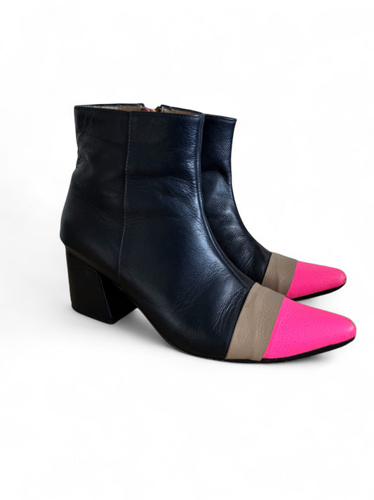 ANKLE BOOTS